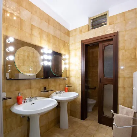 Elegante Di 200 Mq Con Vista A بيت للعطل