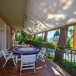 Elegante Di 200 Mq Con Vista A Casa de Férias