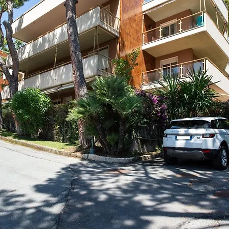 Elegante Di 200 Mq Con Vista A Casa de Férias Sanremo