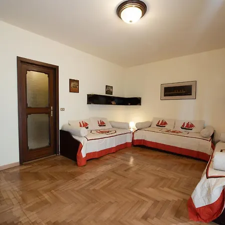 Elegante Di 200 Mq Con Vista A * Санремо
